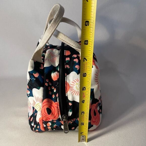 Insulated floral lunch bag in the style of Rifle Paper Company - Picture 3 of 9